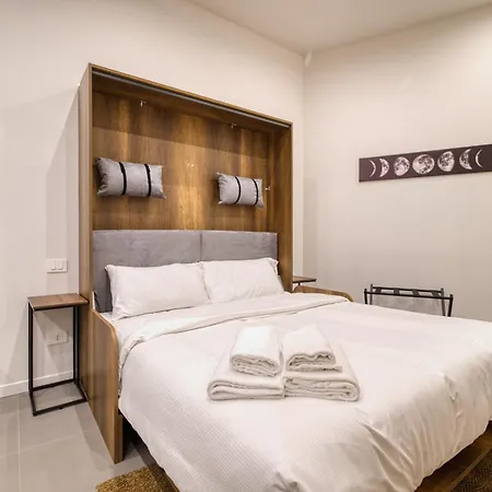 Hostmate - - Rembrandt